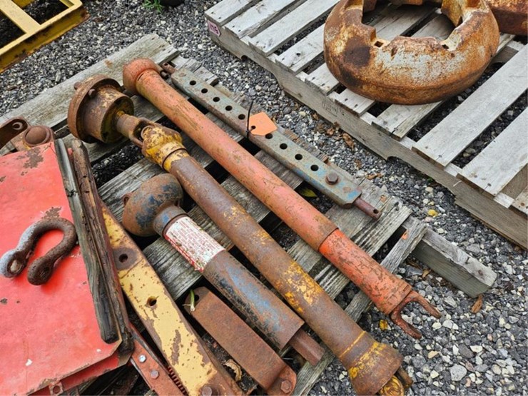 #2052-•-pallet-of-pto's-&-hitch-parts-image-9