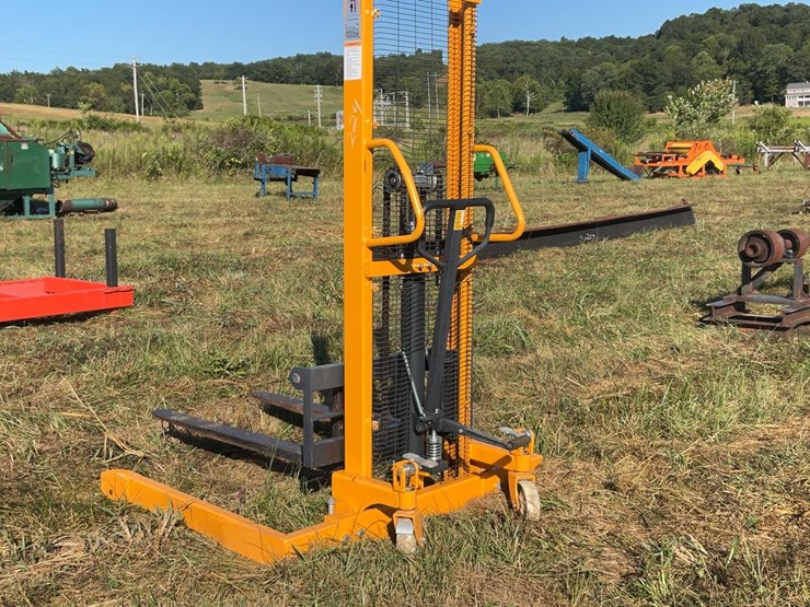 #224-•-hand-stacker-lift-image-2
