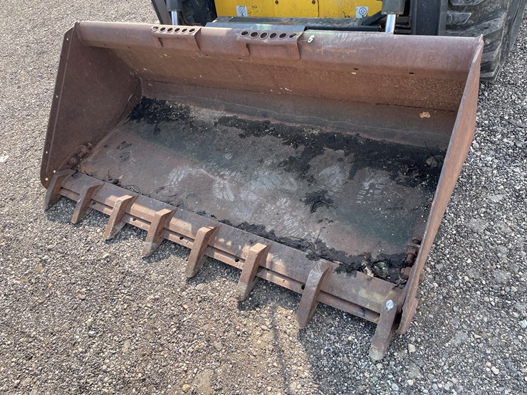2019-new-holland-l216-image-11