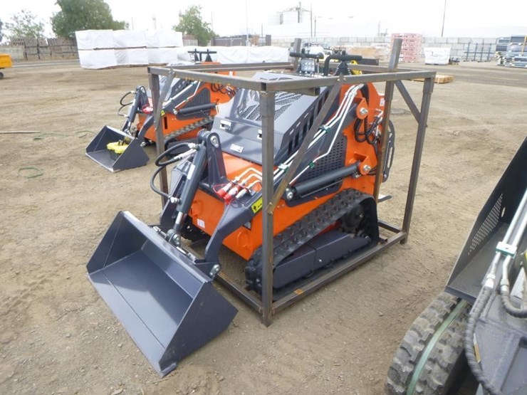tpm-t460-skid-steer-track-loader-image-1