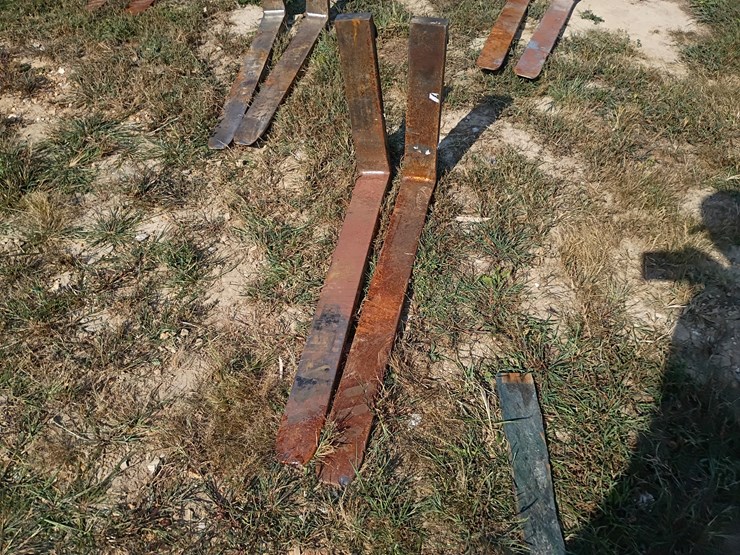 #103-•-set-of-42"-pallet-forks-image-1