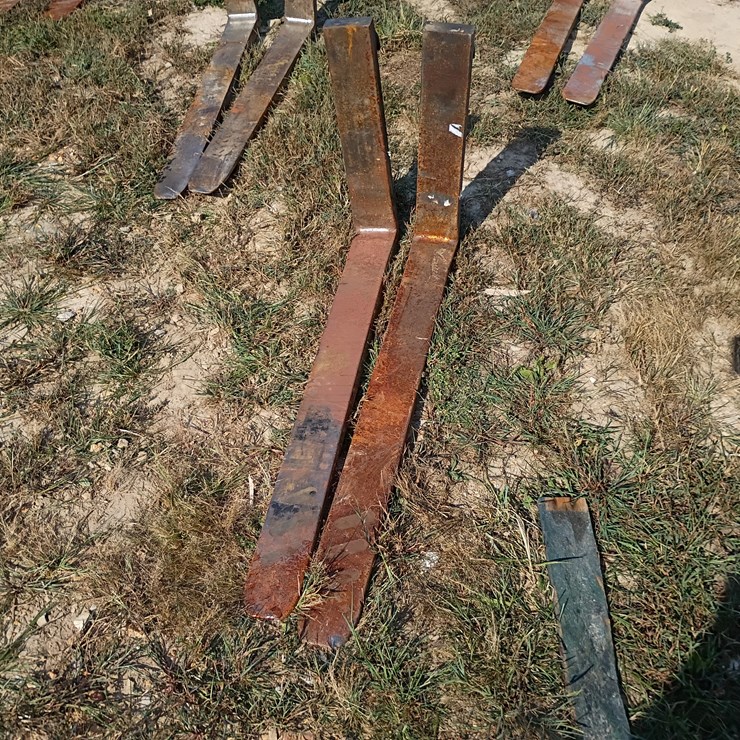 #103 • Set of 42" Pallet Forks