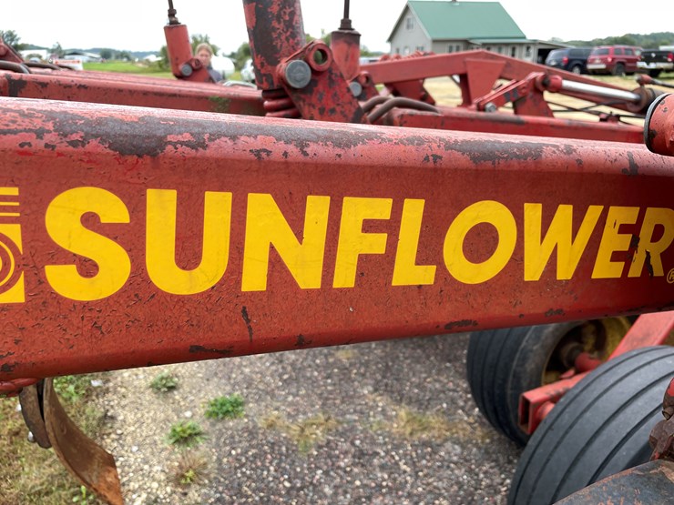 #1033-•-sunflower-chisel-plow-image-15