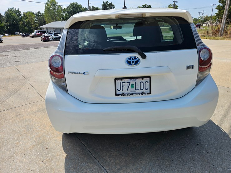 #16993-•-2012-toyota-prius-c-passenger-car-image-10