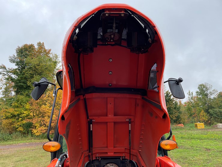 #8065-•-2024-bad-boy-4035ch-4wd-tractor-with-front-mount-berco-66"-snowblower-image-46