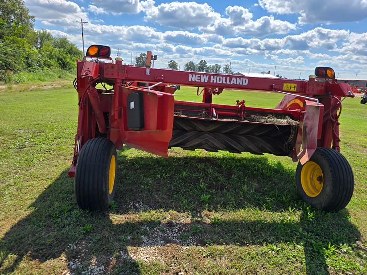 2023-new-holland-210-image-18