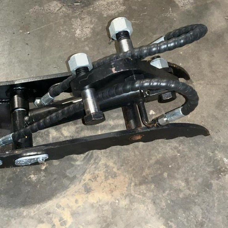 #2768 • Unused 2025 Hydraulic Thumb Clamp
