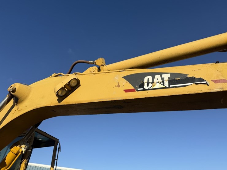 caterpillar-235-image-9