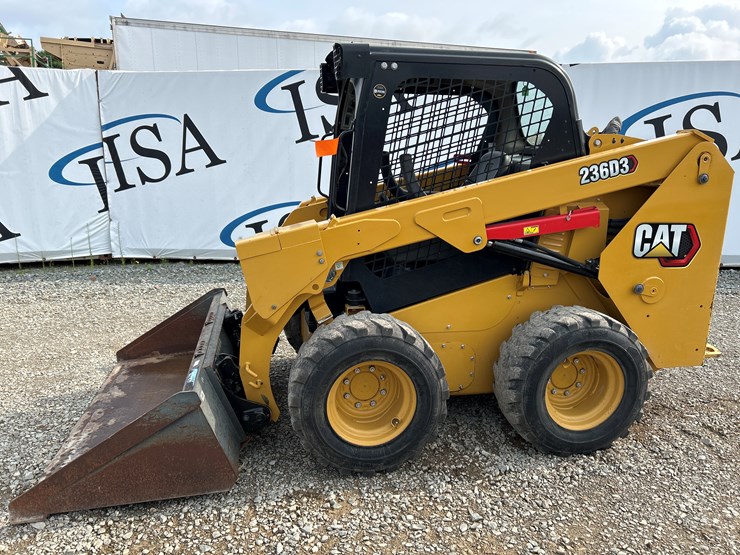 2021-caterpillar-236d3-image-2
