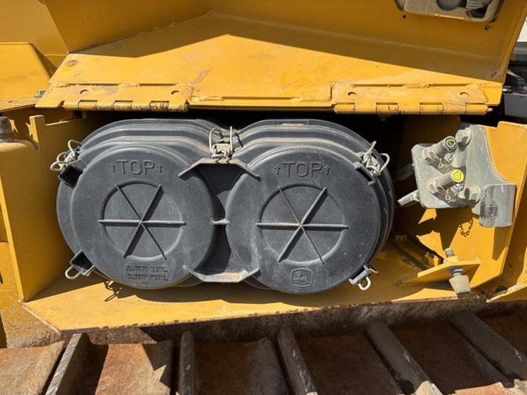 2017-deere-750k-image-47