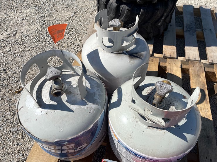 #6769-•-(3)-lp-tanks-image-2