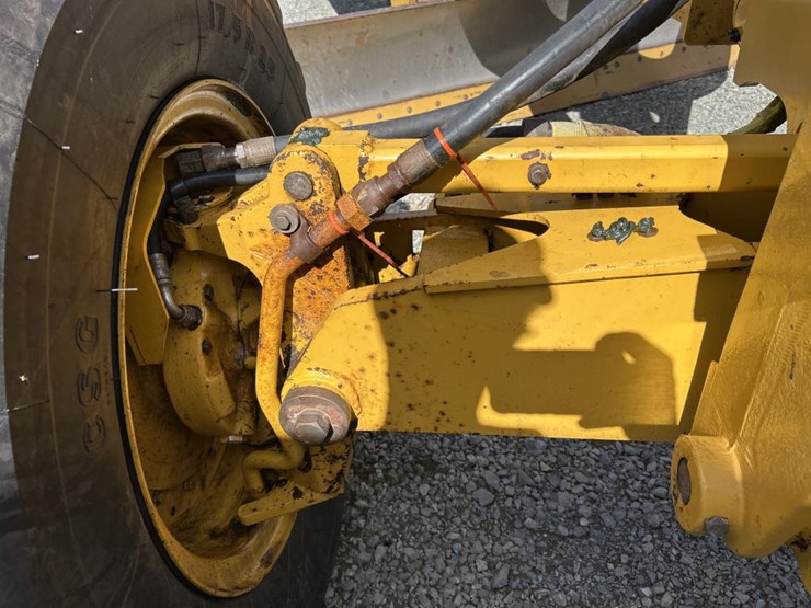 2001-deere-772ch-image-21
