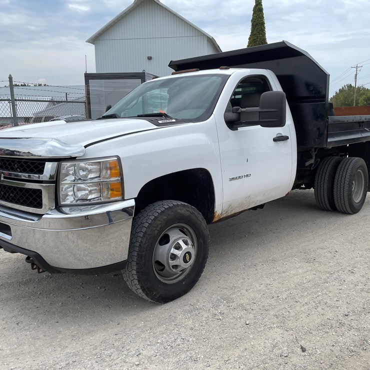 #1009 • 2014 Chevy 3500HD 4x4 Dually Truck (Has WI Title)