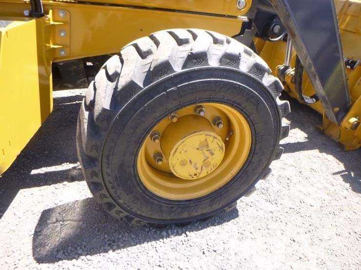 2021-deere-210l-image-39