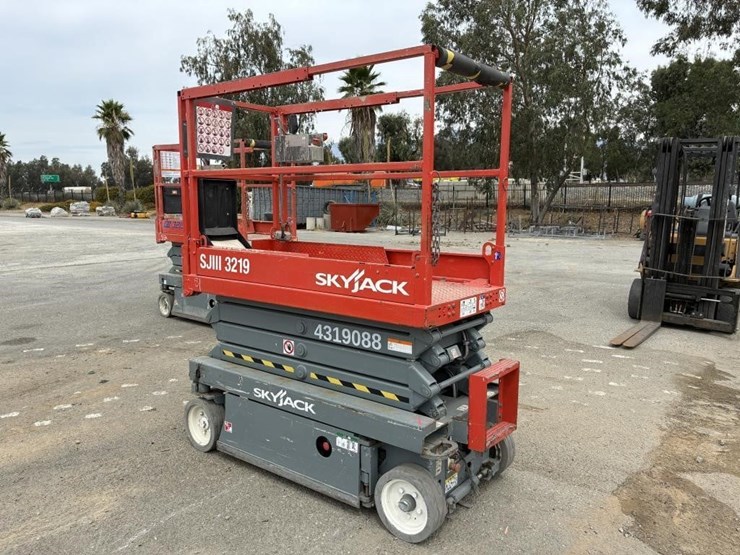 2013-skyjack-sjiii3219-image-4