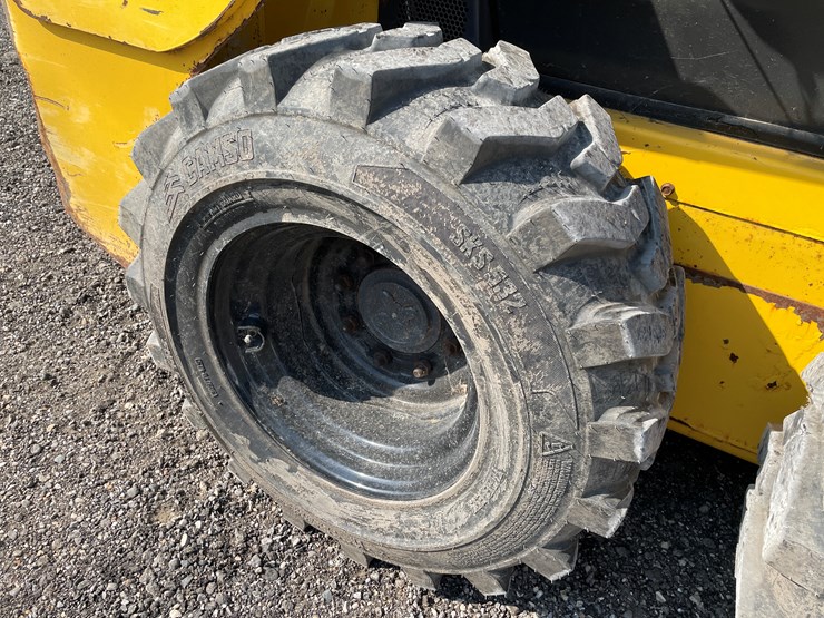 2019-new-holland-l216-image-16