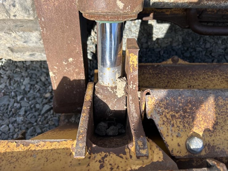 2018-deere-333g-image-17