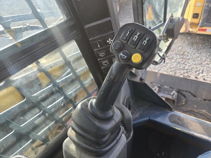 2019-gehl-v420-image-35