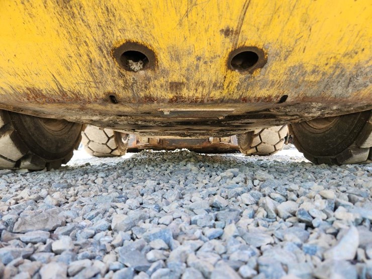 2012-new-holland-l223-image-26