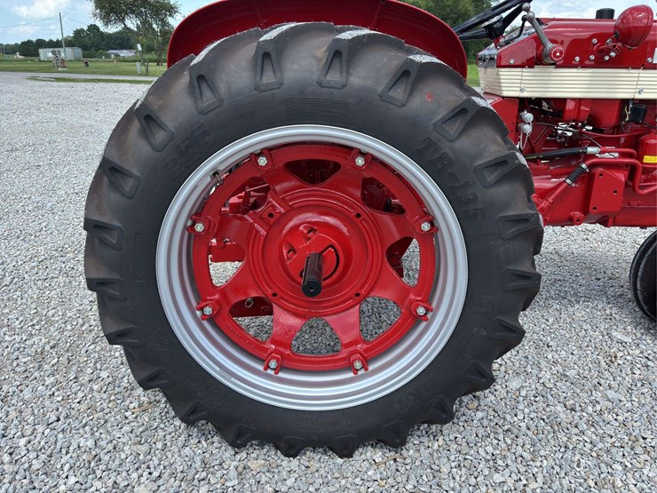 farmall-340-image-30