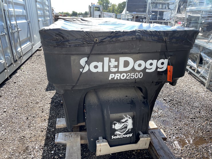 #6493-•-salt-dogg-pro-2500-truck-bed-salter-image-2