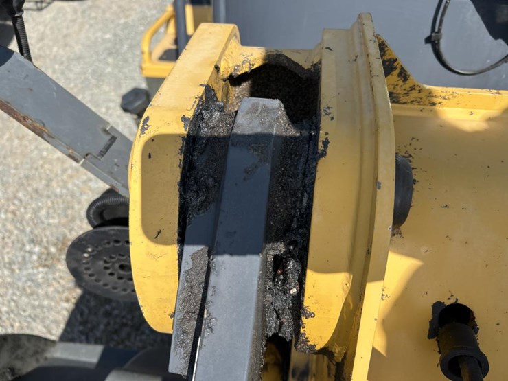 2016-deere-344k-image-23
