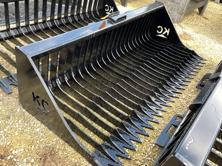 #3010-•-skid-steer-71"-rock-bucket-image-2