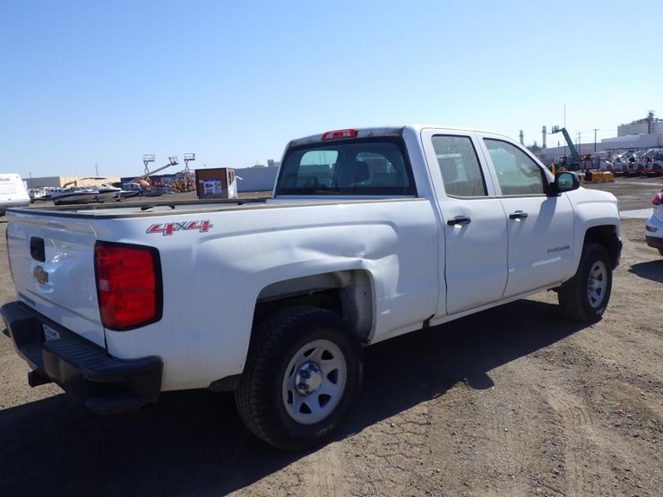 2017-chevrolet-1500-image-3