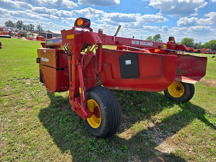 2023-new-holland-210-image-21