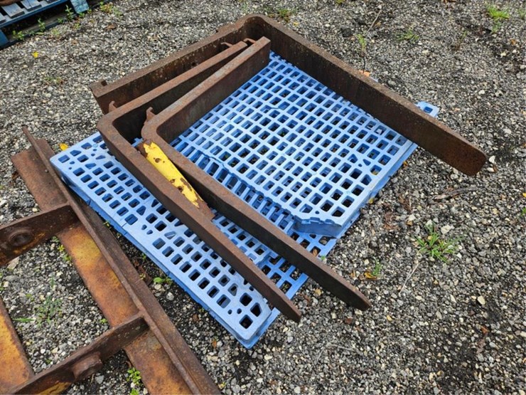#2066-•-pallet-forks-image-9