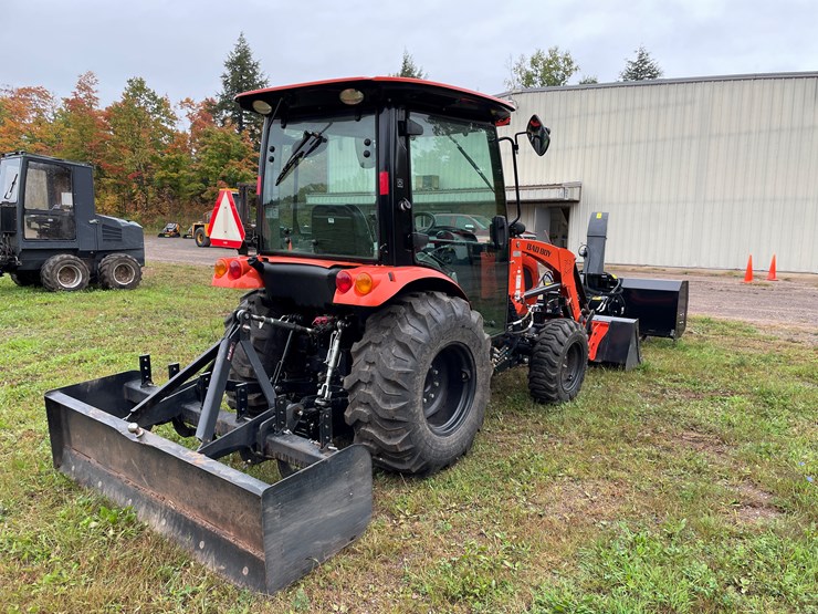#8065-•-2024-bad-boy-4035ch-4wd-tractor-with-front-mount-berco-66"-snowblower-image-6
