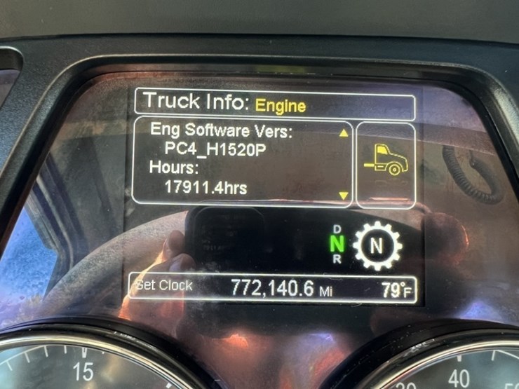 2020-peterbilt-579-image-34