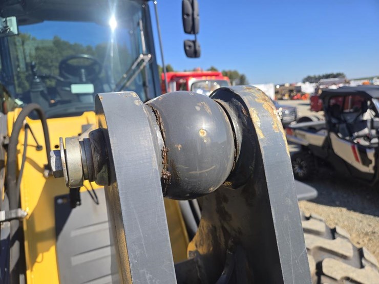 2019-deere-344l-image-16