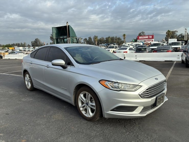 2018-ford-fusion-sedan-image-2