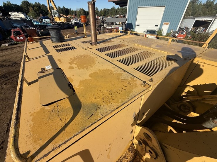 caterpillar-235-image-34