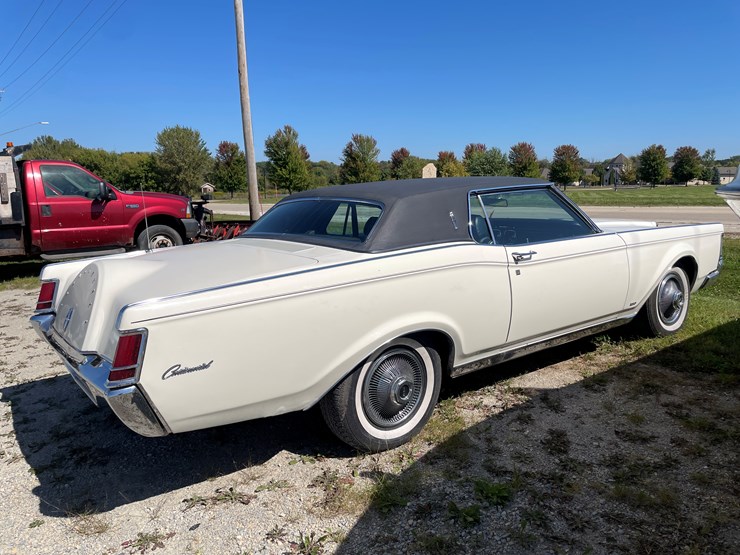 #1022-•-1969-lincoln-continental-mark-iii-image-4