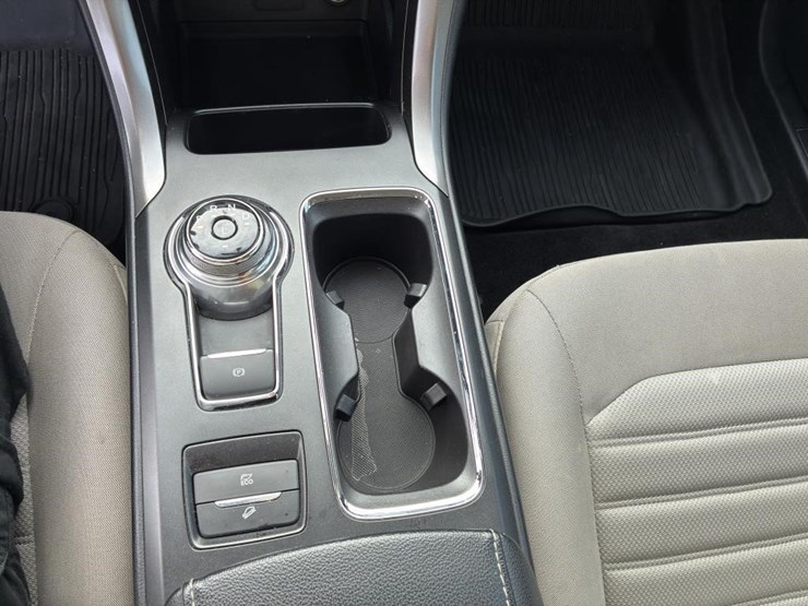 2017-ford-fusion-sedan-image-13