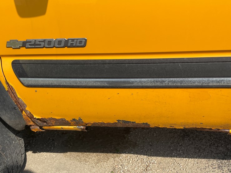 #1007-•-2004-chevy-2500-hd-(has-wi-title)-image-16