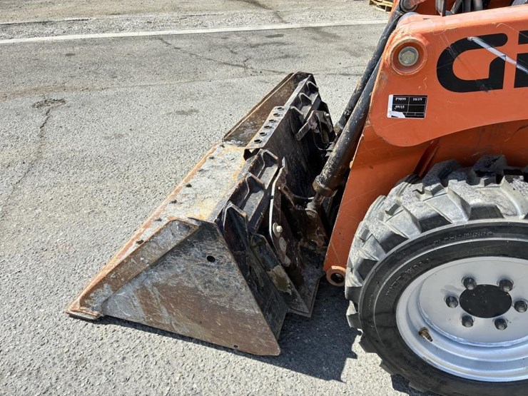 2019-gehl-r105-image-5
