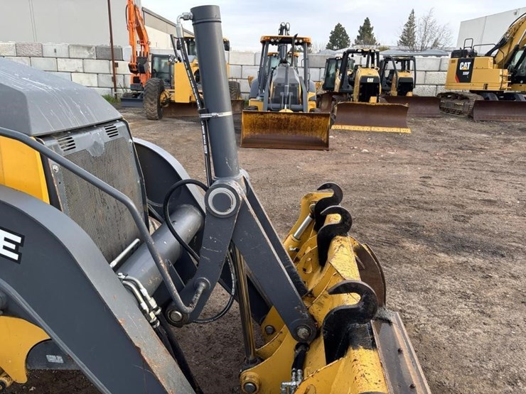 2019-deere-210l-image-14
