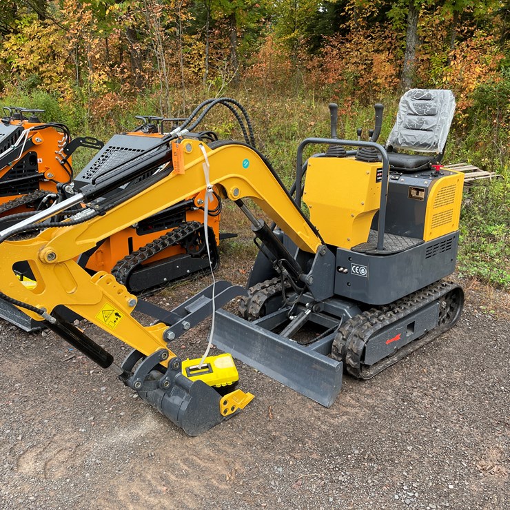 #8159 • Unused Hydraulic Mini Excavator