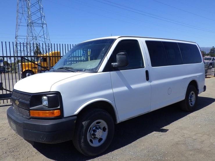 2015-chevrolet-express-2500-image-1