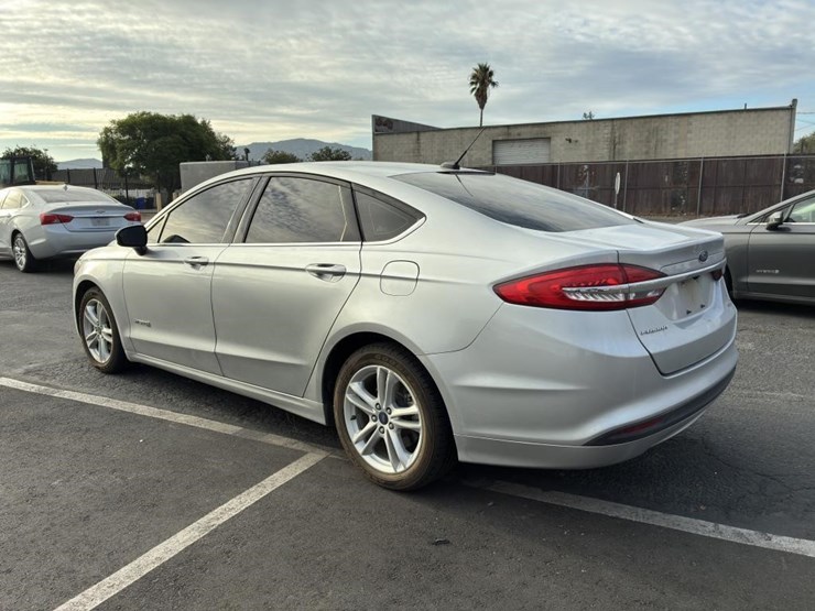 2018-ford-fusion-sedan-image-4