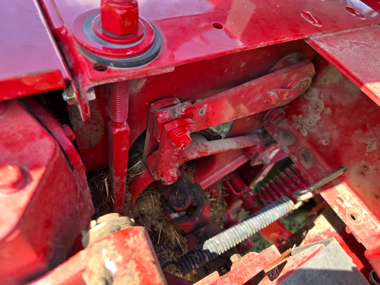 2023-new-holland-210-image-59