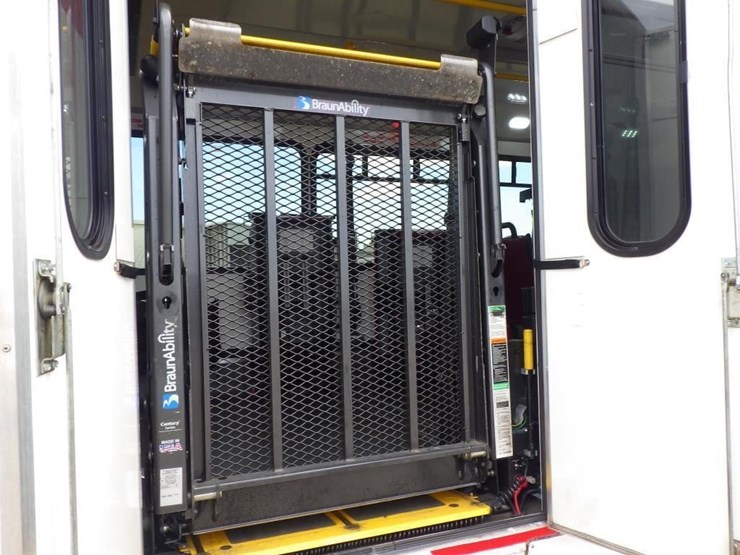 2017-ford-e450-image-7