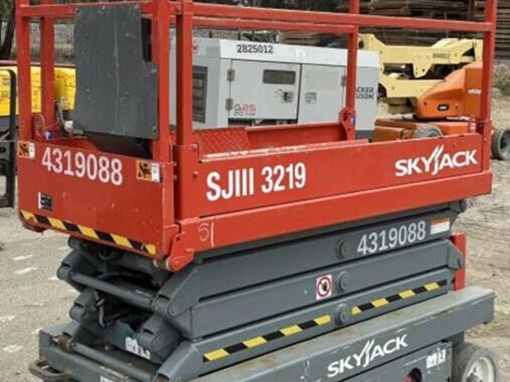 2013-skyjack-sjiii3219-image-1