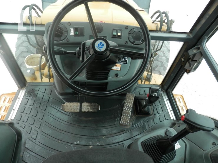 new-holland-555e-image-14