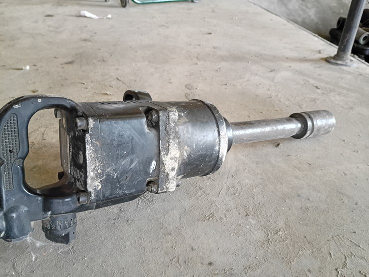 #204-•-central-pneumatic-1"-impact-wrench-image-12