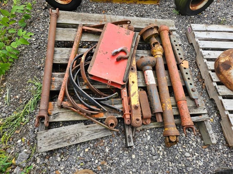 #2052-•-pallet-of-pto's-&-hitch-parts-image-6