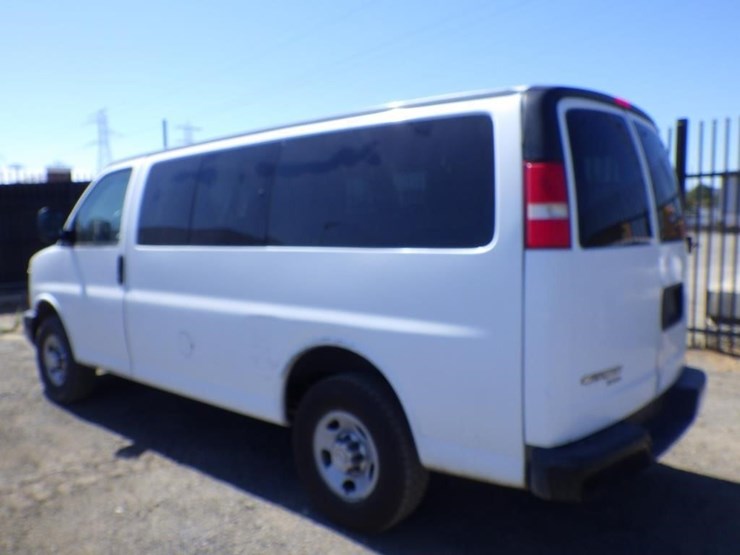 2015-chevrolet-express-2500-image-4